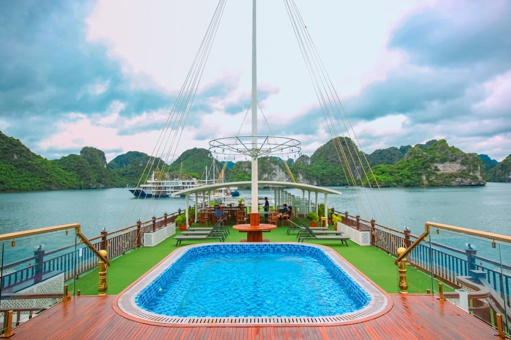 Le Journey Calypso & Boutique Pool Cruises