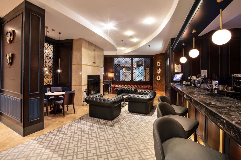 Charisma De Luxe Hotel