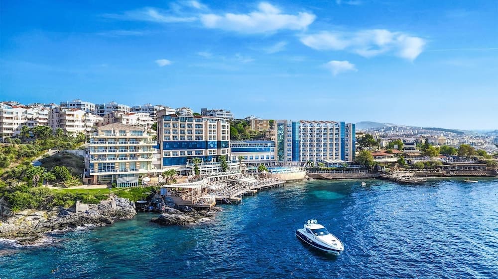 Charisma De Luxe Hotel