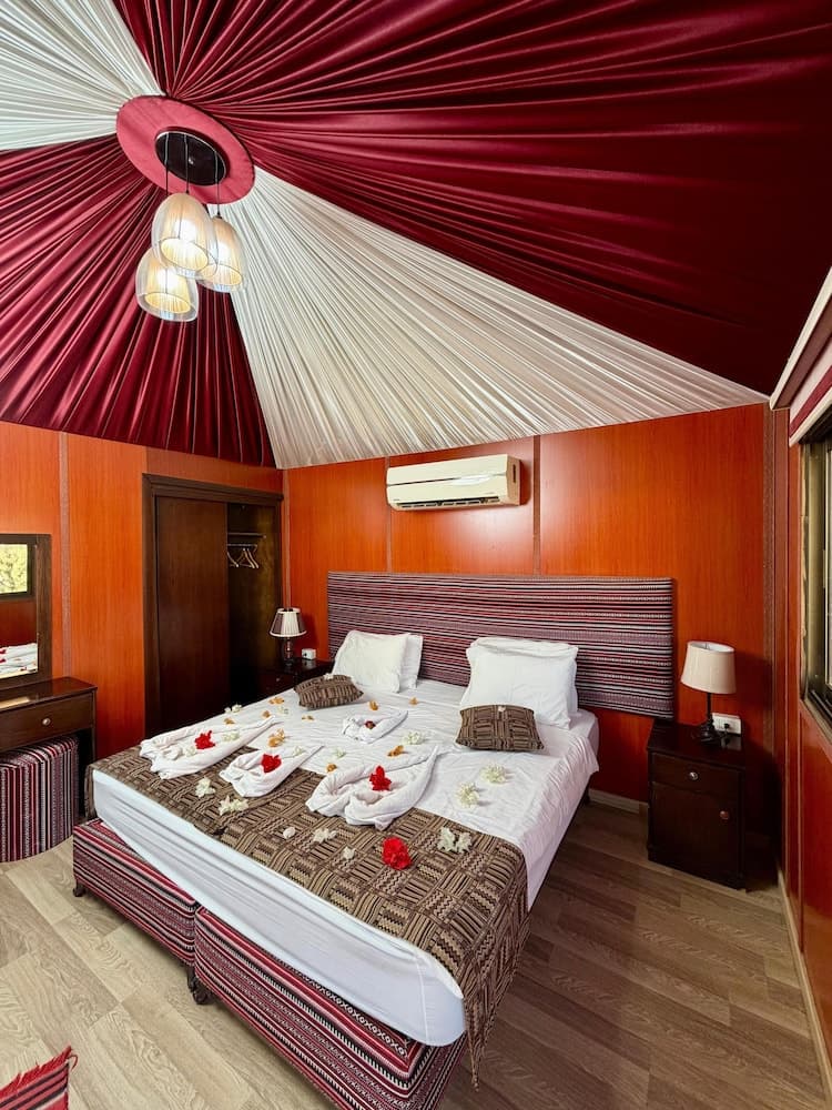 Rum Oasis Luxury Camp