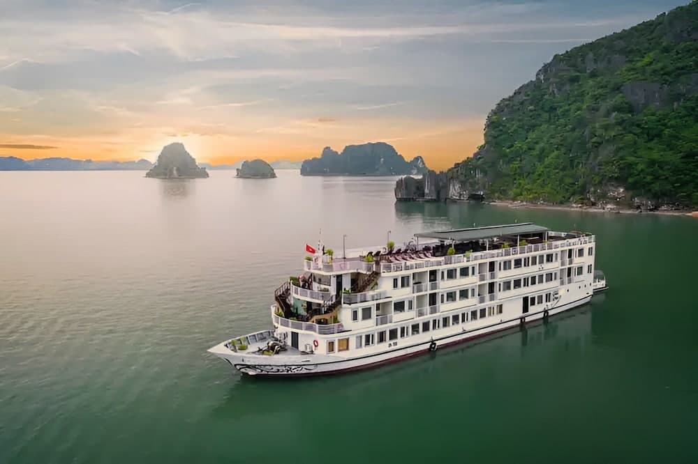 HALONG CROWN LEGEND CRUISE