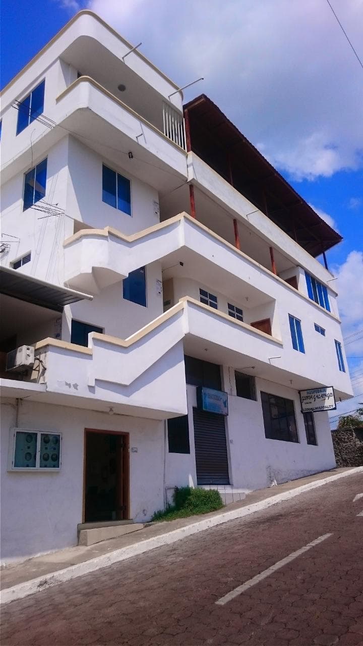 Gloria-Galápagos Inn