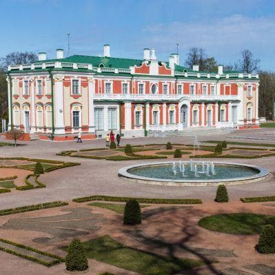 Il Palazzo di Kadriorg, la residenza in stile barocco voluta dallo zar russo Pietro il Grande - Tallinn