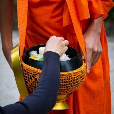 A Luang Prabang ‘Cerimonia di Benedizione’ presso Tempio Buddista a cura dei monaci - Luang Prabang