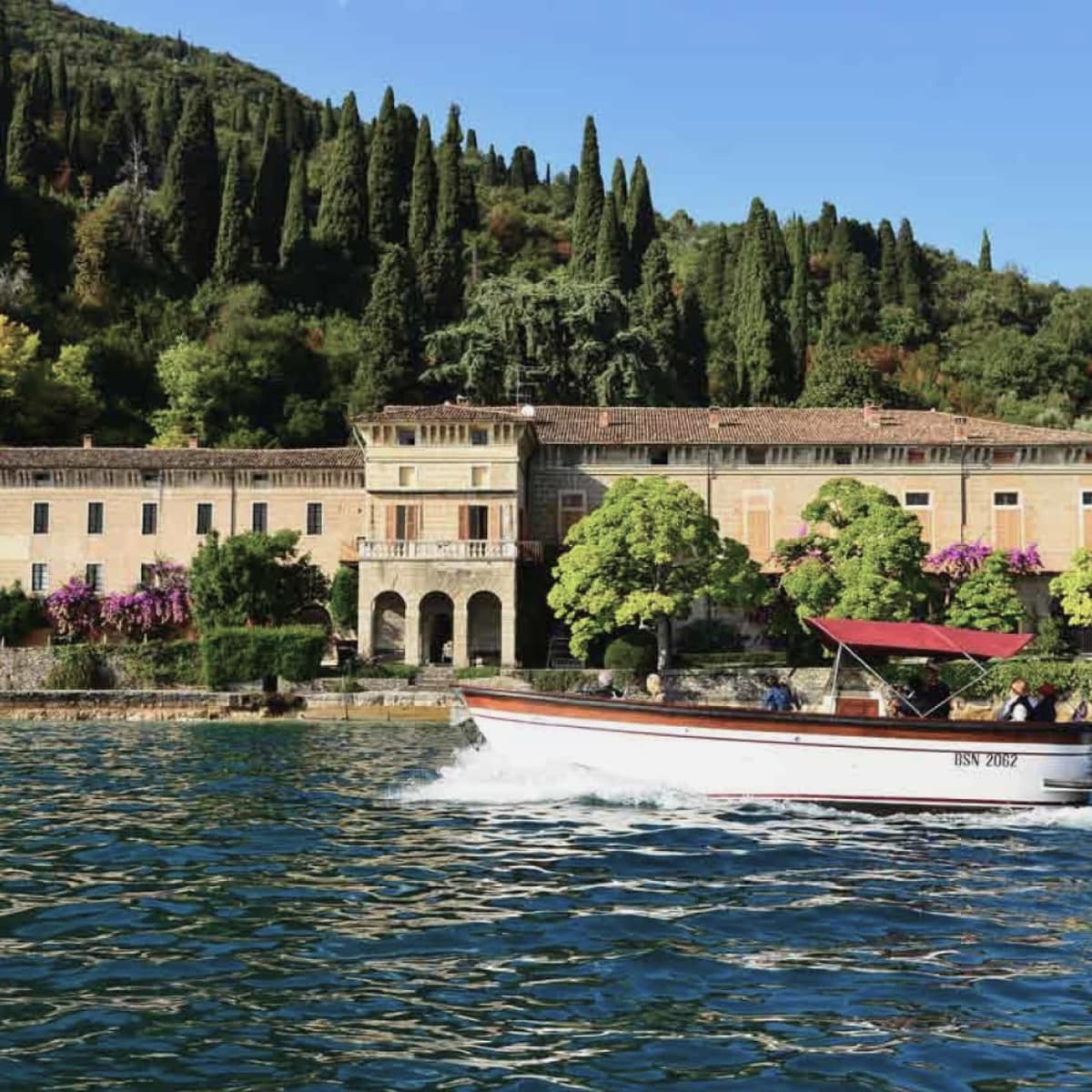 Paseos en barco por el lago de Garda entre naturaleza e historia - Lago de Garda