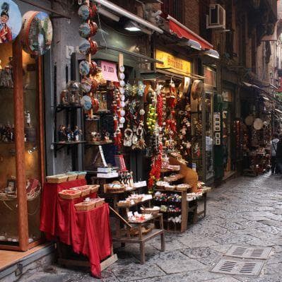 Passeggiata fra i negozi di San Gregorio Armeno - Napoli