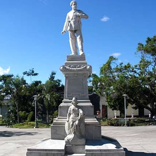 Visit of the city of Holguin - Holguin