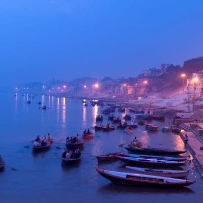Navigare all’alba sul Gange in un’atmosfera mistica - Varanasi