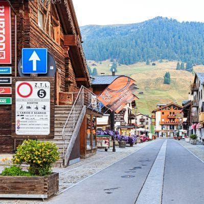 Un po’ di shopping a Livigno, zona franca - Livigno, Lombardia