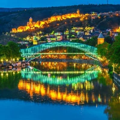 Ammirare Tbilisi illuminata, navigando di sera sul fiume Mtkvari - Tbilisi