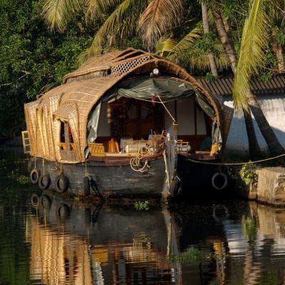 Navigare tra le backwaters in kettuvallam  - Kottayam