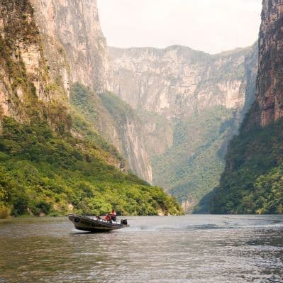 Navigare tra le pareti vertiginose del Canyon del Sumidero - Tehuantepec
