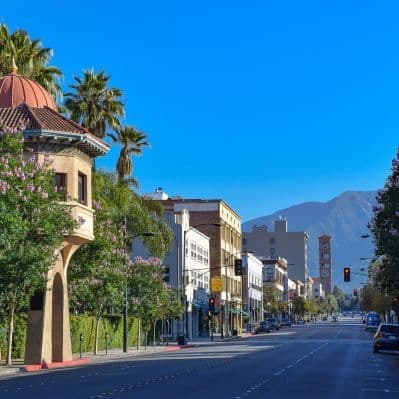 Visita alle case di Marty McFly, Doc Brown, Biff Tannen, George McFly, Lorraine Baines e Jennifer Parker - Los Angeles