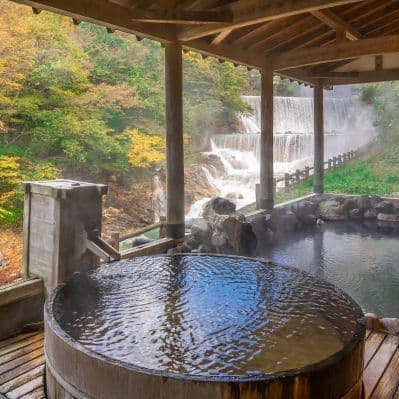 Bagnarsi nelle acque calde di un onsen, come veri giapponesi - Kanazawa