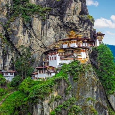 Raggiungere il Nido della Tigre, celeberrimo tempio abbarbicato sulla montagna - Paro