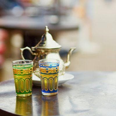 Sosta per il Tè e pasticceria tipica nel contesto della suggestiva piazza Jemaa El Fna a Marrakech - Marrakech