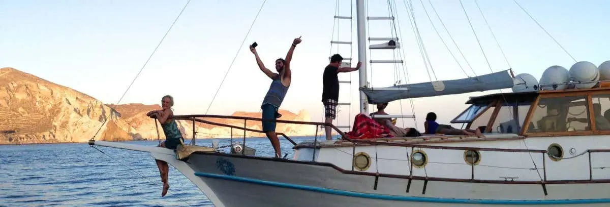 Santorini Caldera Traditional Cruise with Lunch or Dinner