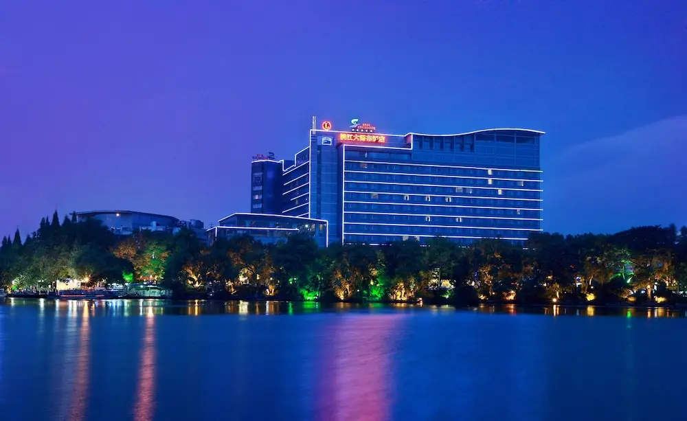 Guilin Lijiang Waterfall Hotel