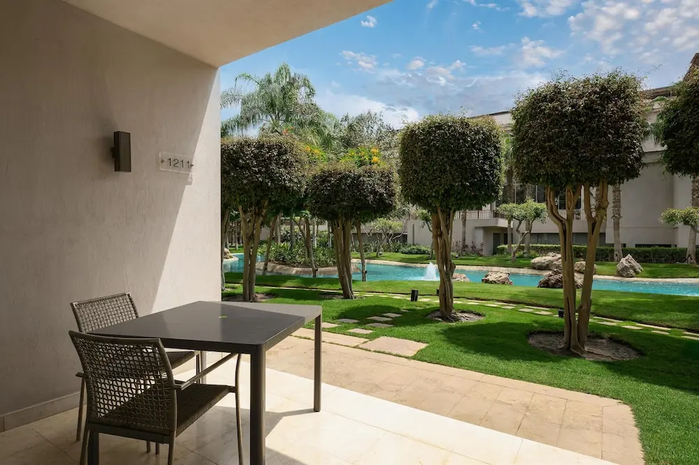 Dusit Thani LakeView Cairo