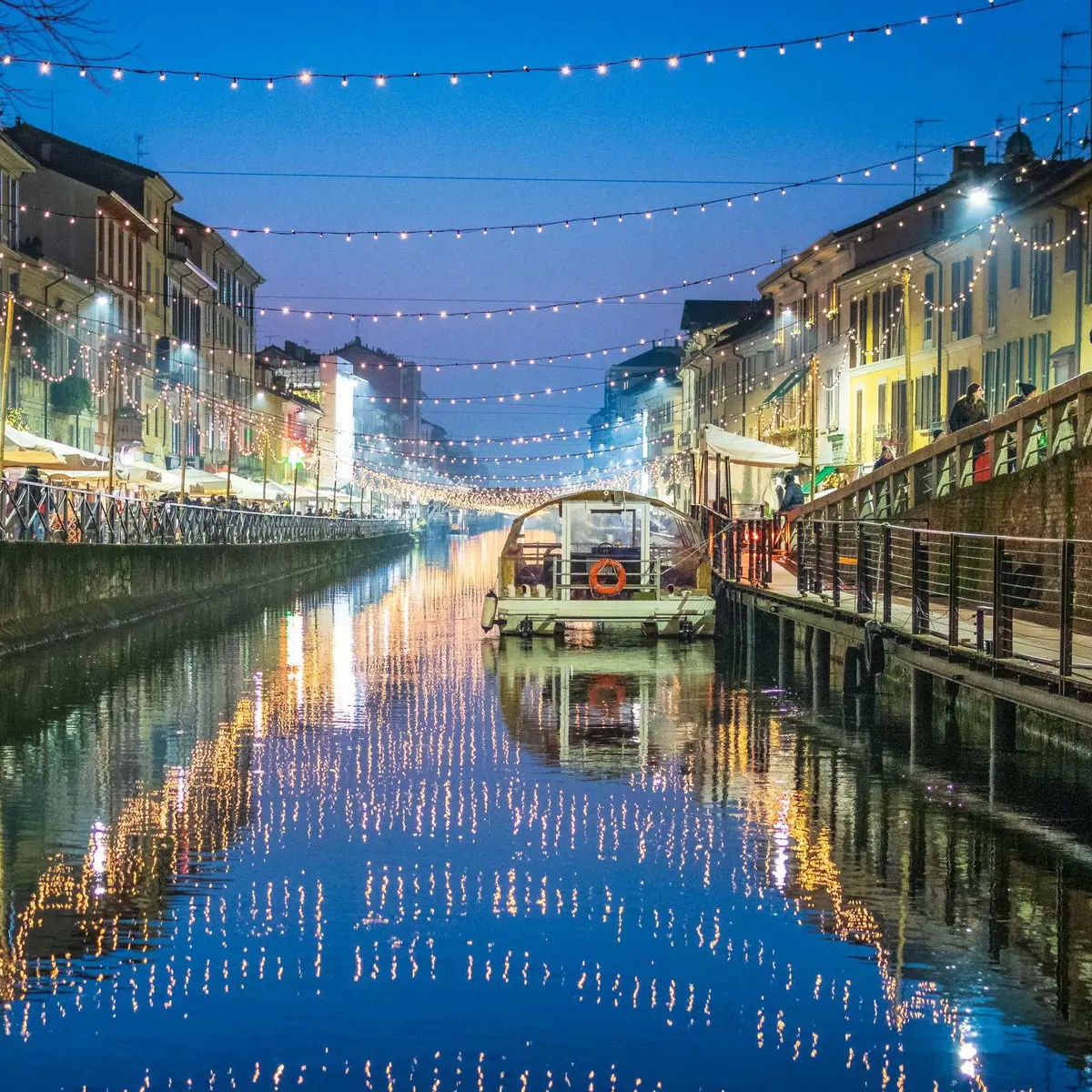  Milan's Navigli district: symbol of Milan's nightlife - میلان