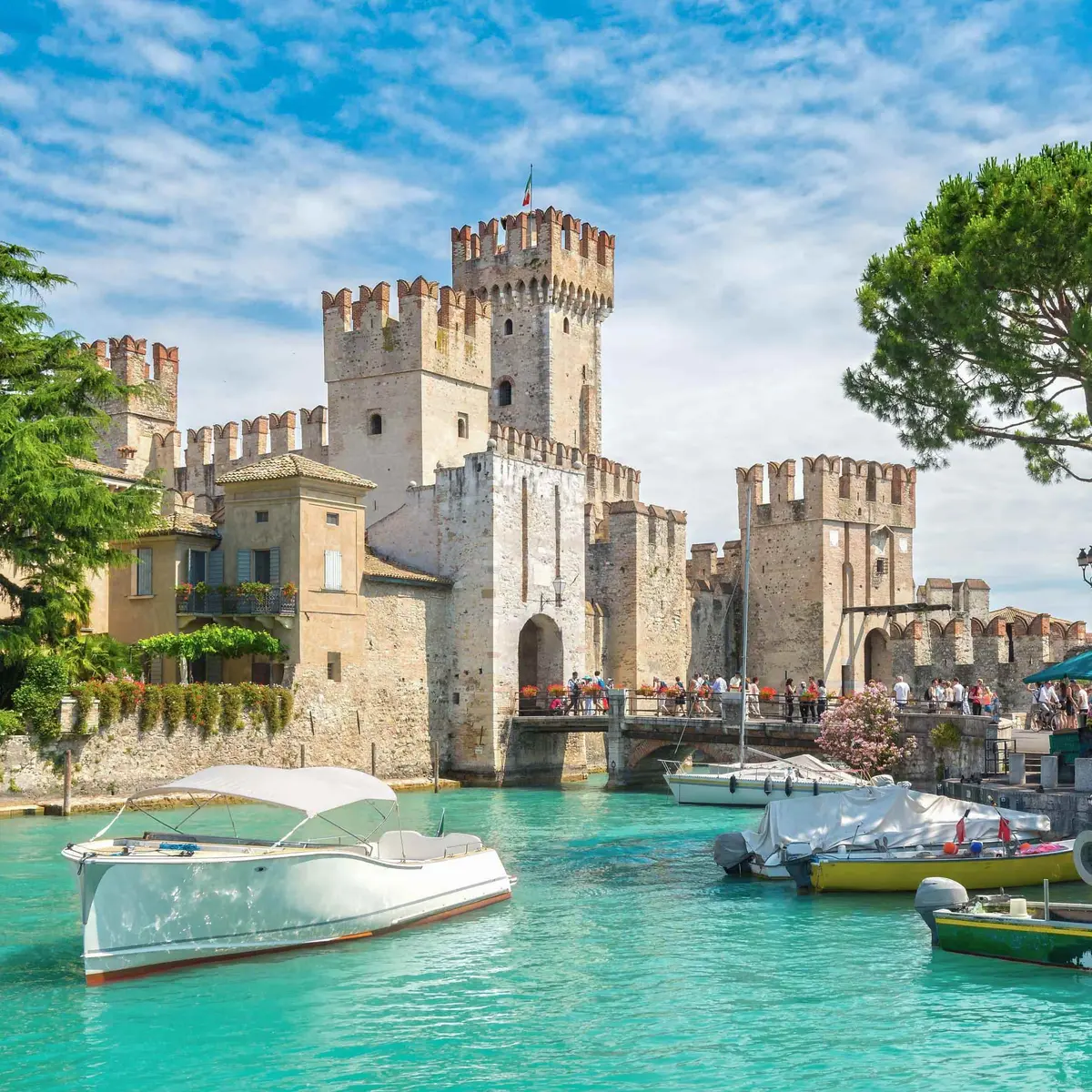 Guided Tour of Sirmione and Peschiera del Garda - سیرمیون ایتالیا