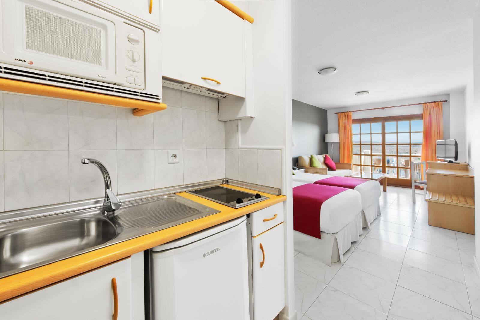 Elba Castillo San Jorge & Antigua Suite Hotel, 