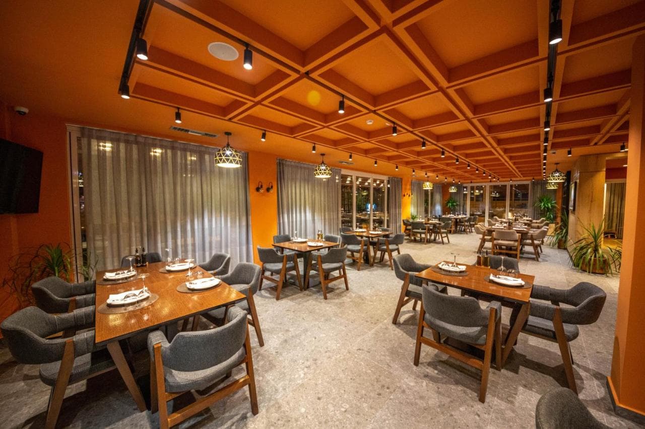 Azure Inn Hotel, Restaurant