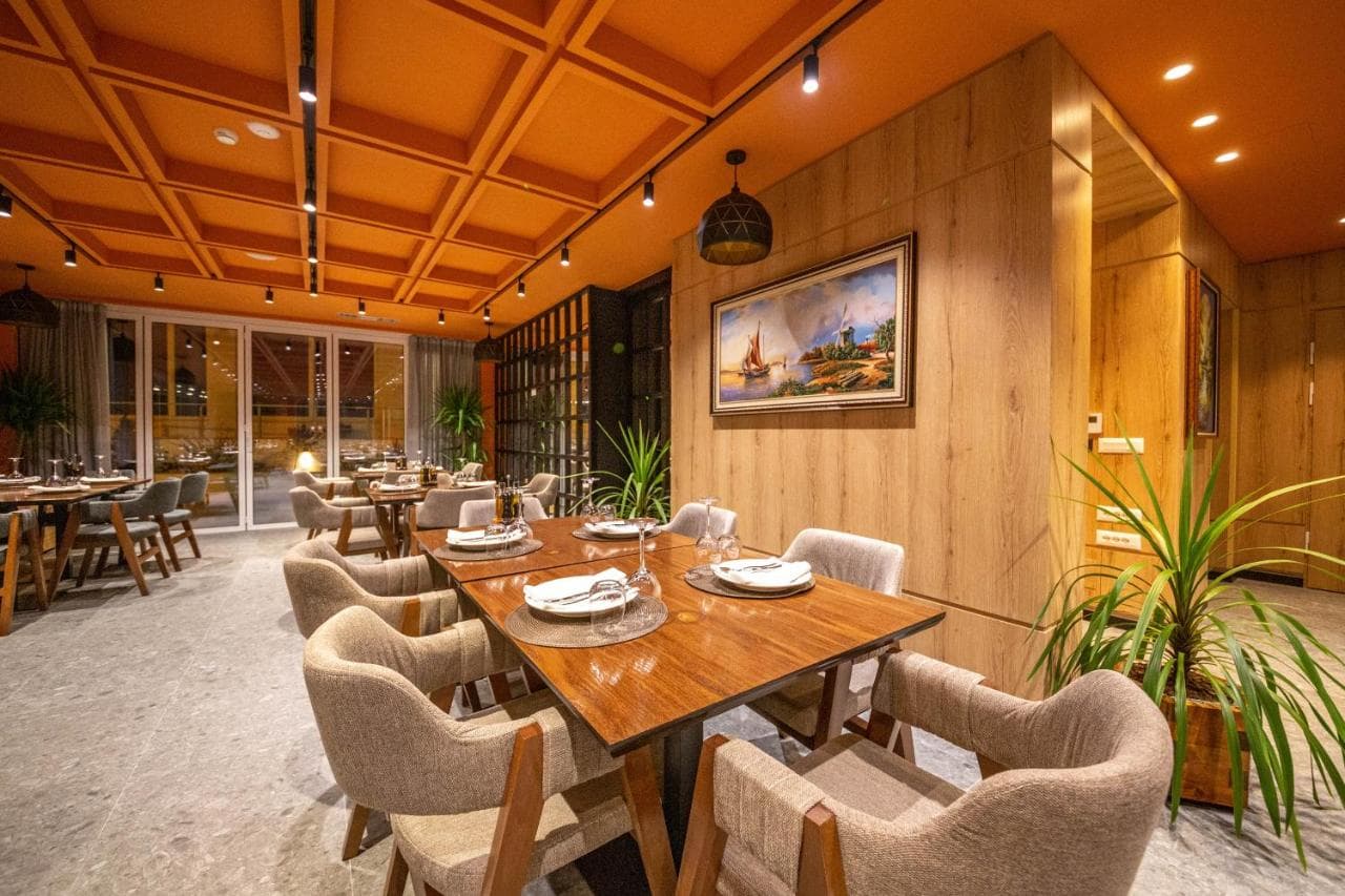 Azure Inn Hotel, Restaurant