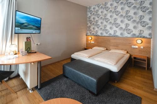 PENSION FUTTERKNECHT, 