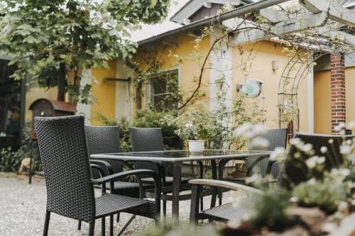 PENSION FUTTERKNECHT, 