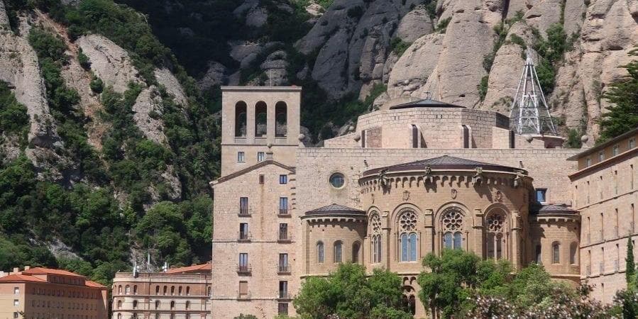 DAY 3: EXCURSION TO MONTSERRAT AND VINEYARDS
