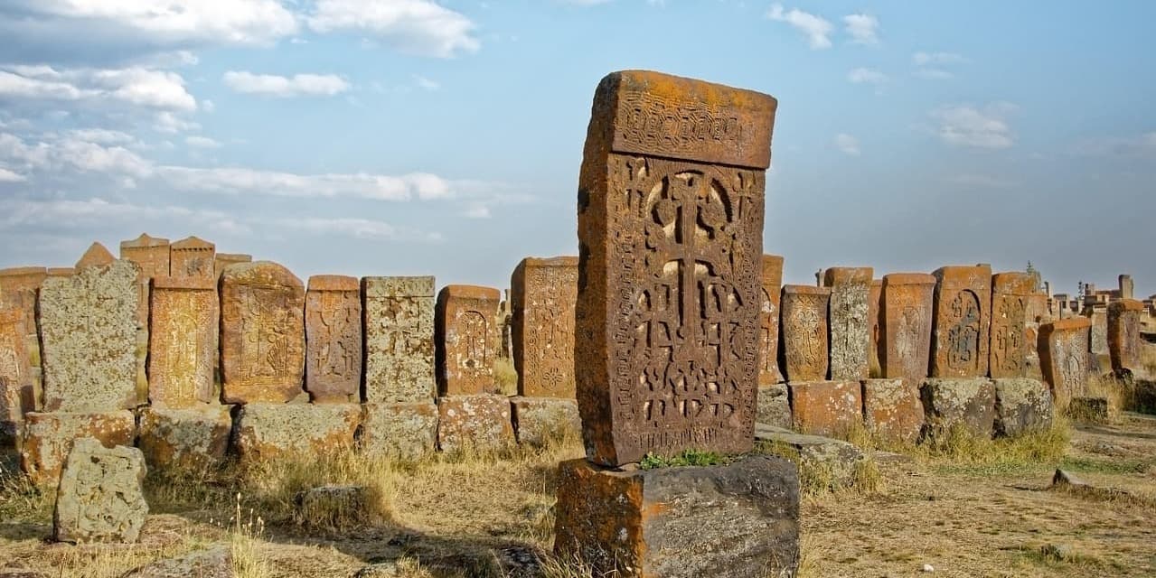 Giorno 6: Sevan – Noraduz – Selim – Sisian o Goris  (C/P/--)