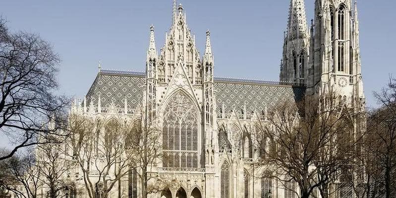 DÍA 13 BUDAPEST – VIENA. (BUS 243 KM)