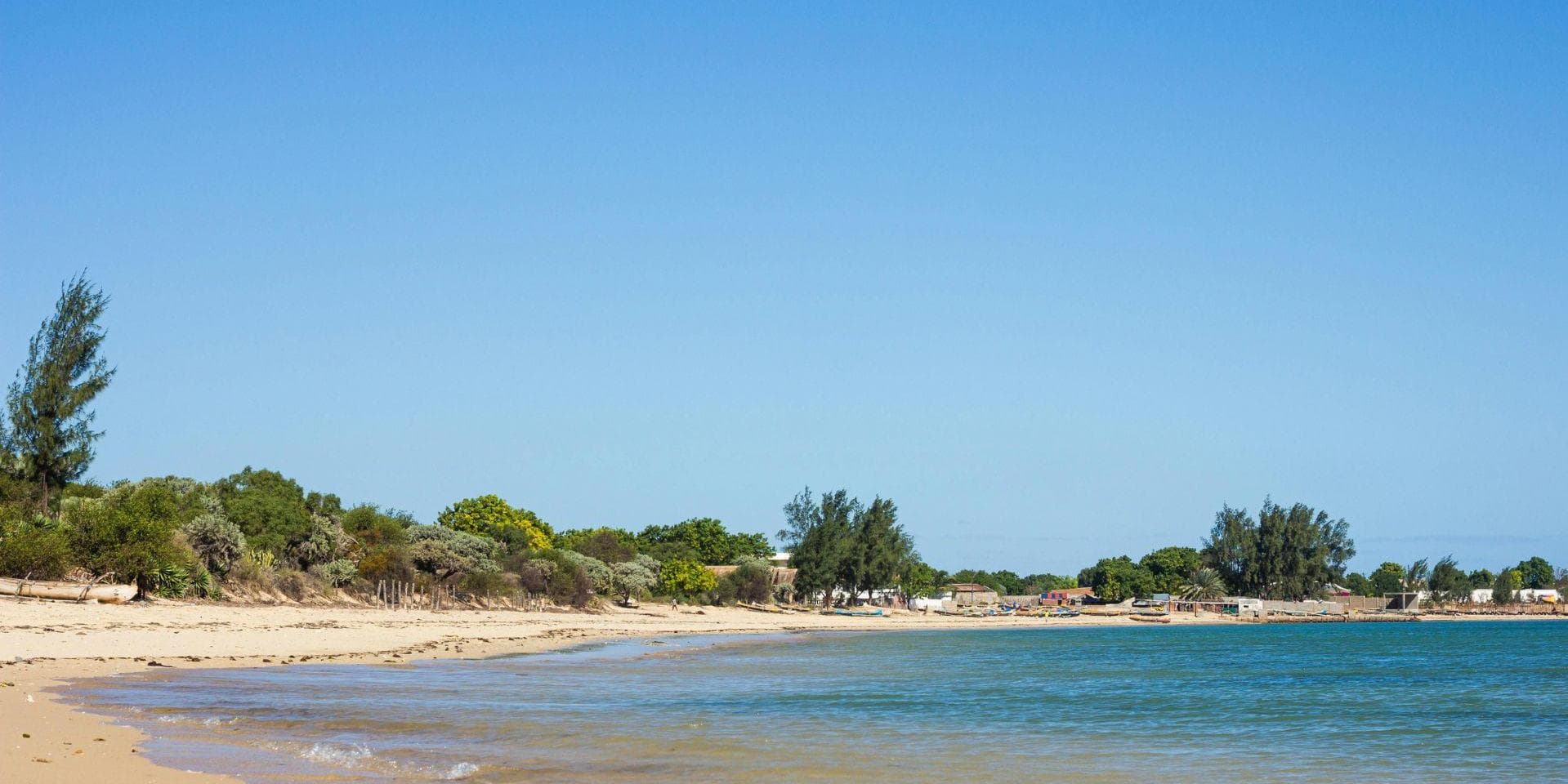 Jour 6 : Sahambavy - Ambalavao - Ranohira (Environ 310 kms 8h30)