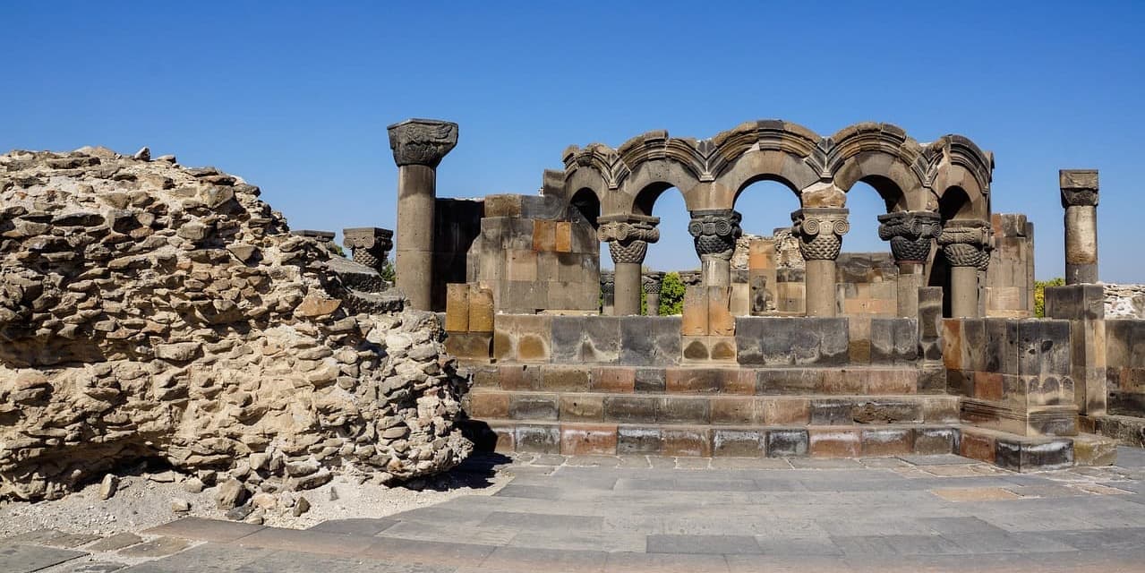 Giorno 3: Echmiadzin – Zvartnots – Saghmosavank Santa Messa nel tempio di Zvartnots a Echmiadzin (C/P/--)