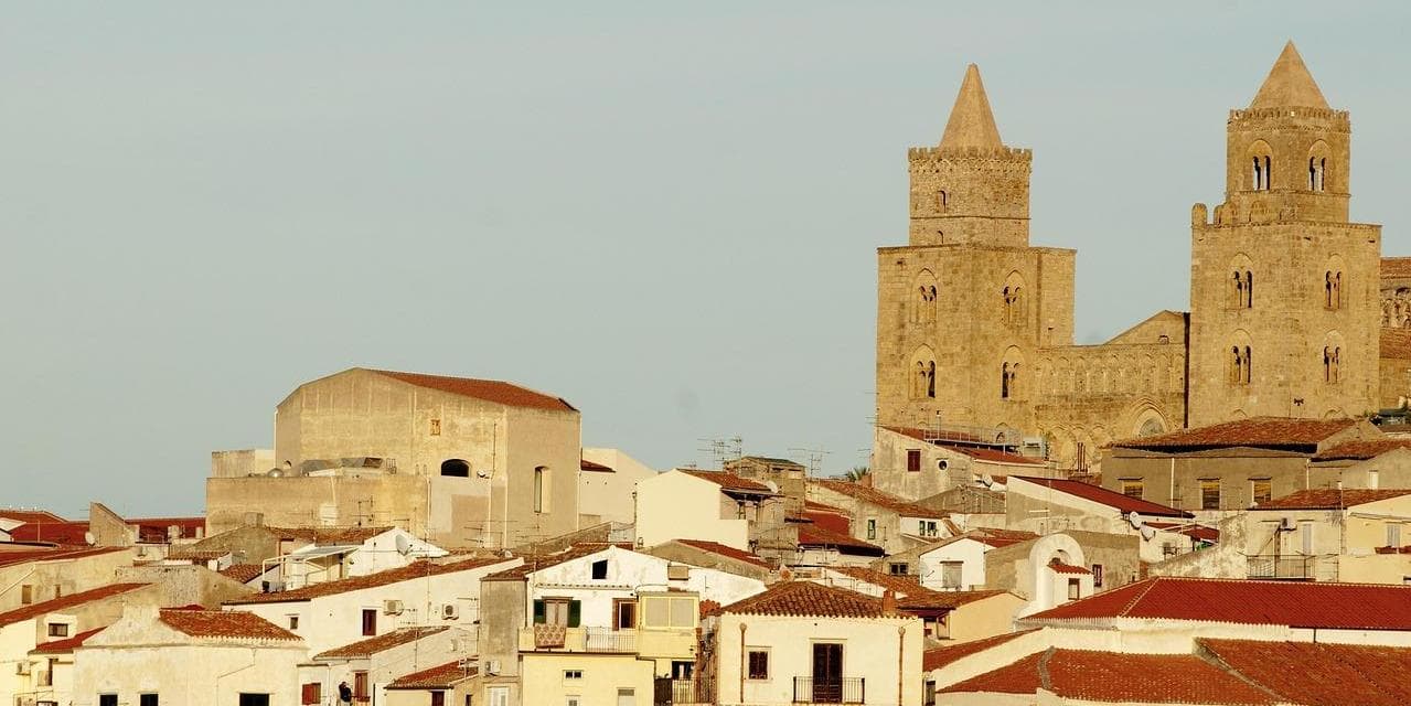 6º Giorno – giovedì: CEFALU' - CATANIA (hotel a Catania)