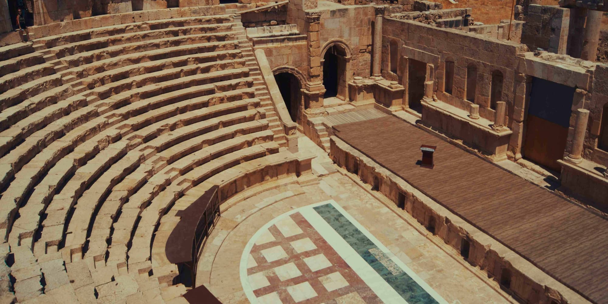 DIA 1: AMÃ E SEU PASSADO ROMANO