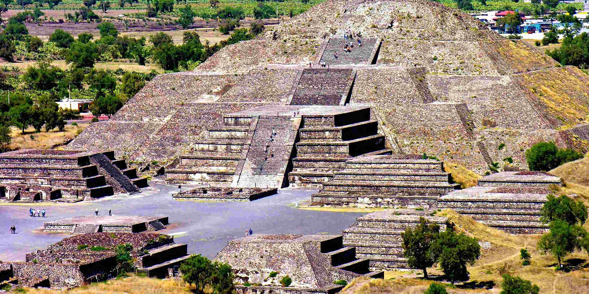DÍA 04. BASÍLICA Y PIRÁMIDES CON ALMUERZO