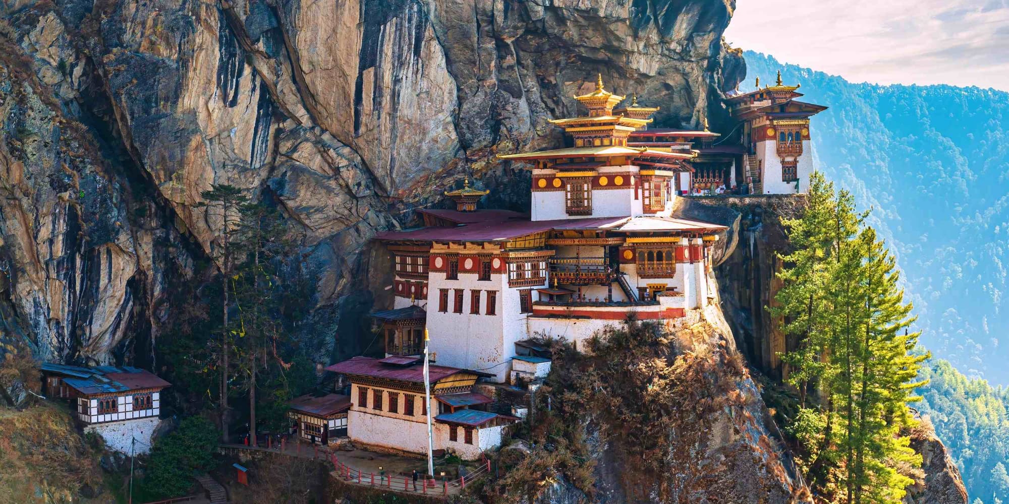 Dia 8 | Paro, ascenso al mítico Nido del Tigre 