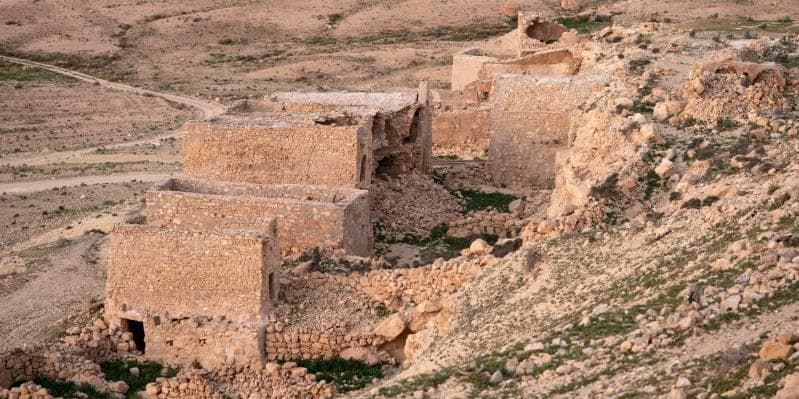 Jour 2 : Djerba -Tataouine & Chenini –Ksar Ghilane (280 Km)