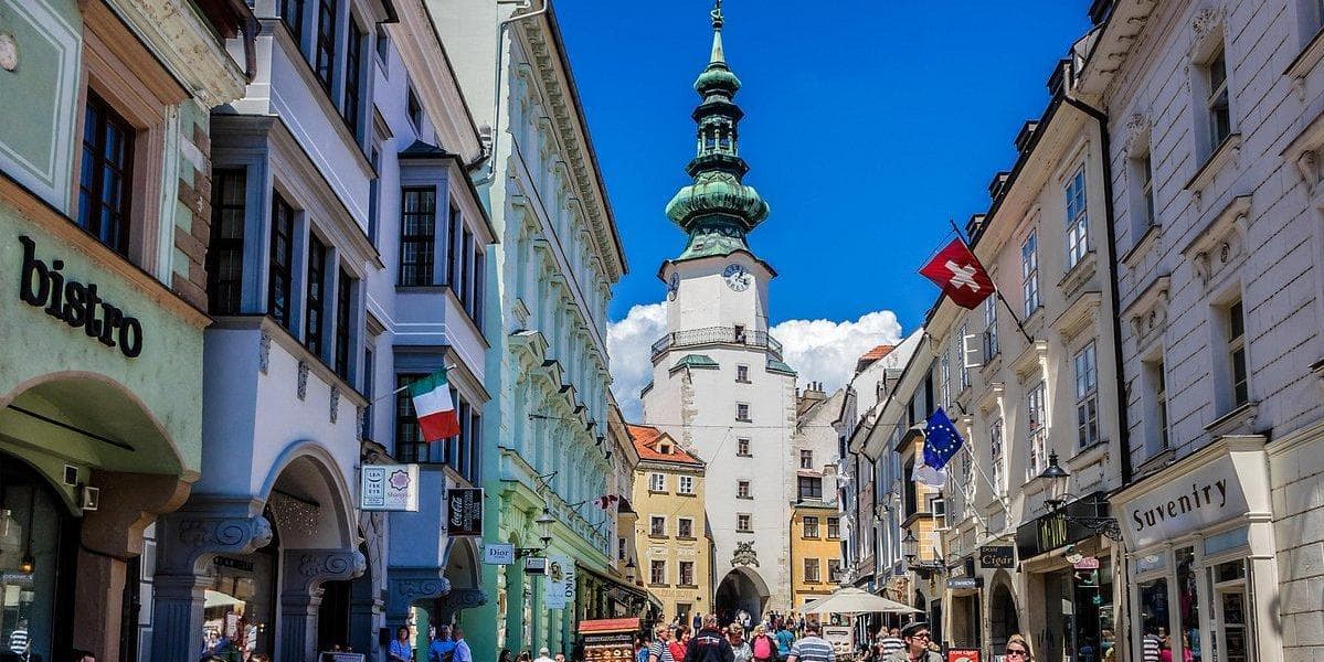 DÍA 11 PRAGA – BRATISLAVA – BUDAPEST. (BUS 530 KM)