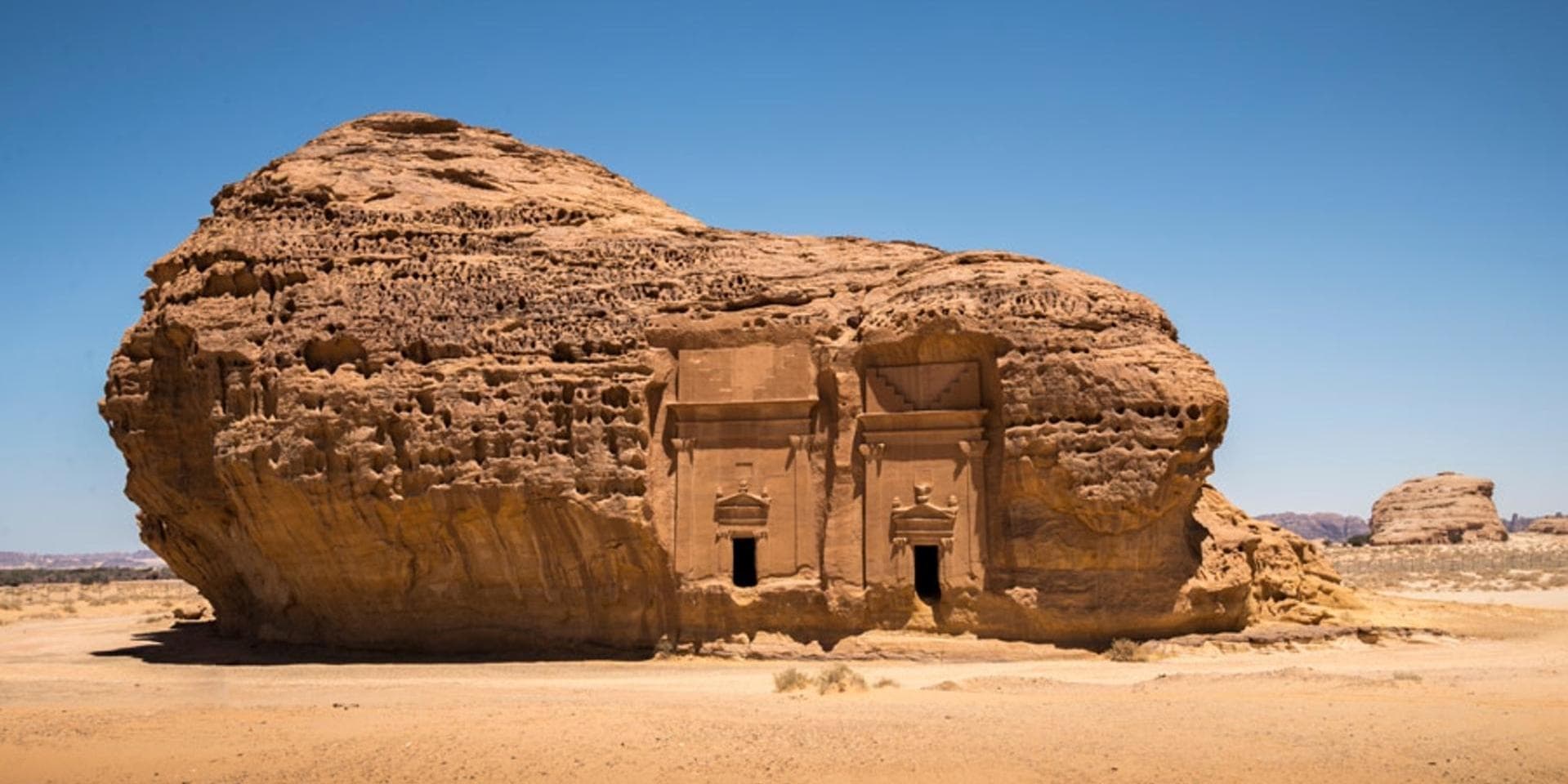 DAY 6: WEDNSDAY - AL ULA – MADA’IN SALEH – MADINAH (330 Km)
