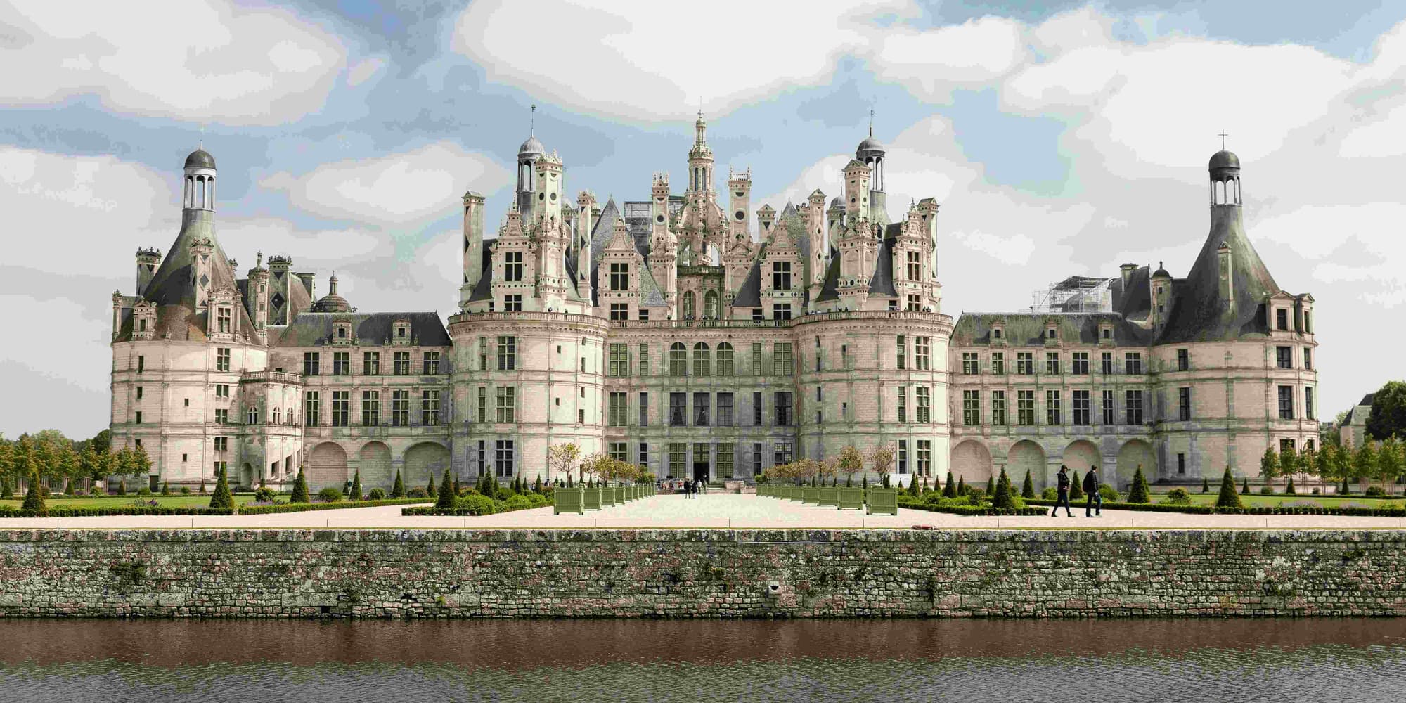 DAY 2: PARIS – EXCURSION TO THE LOIRE CASTLES