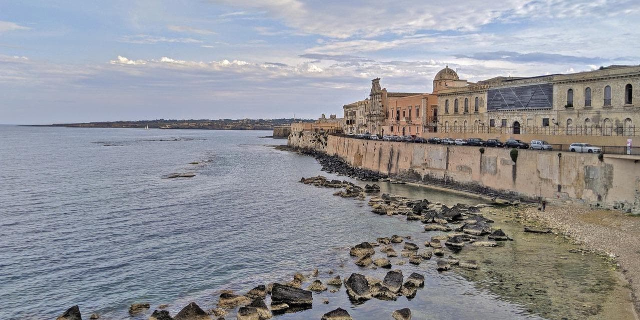 Day 2 - Sunday: SYRACUSE – NOTO (hotel in Ragusa)