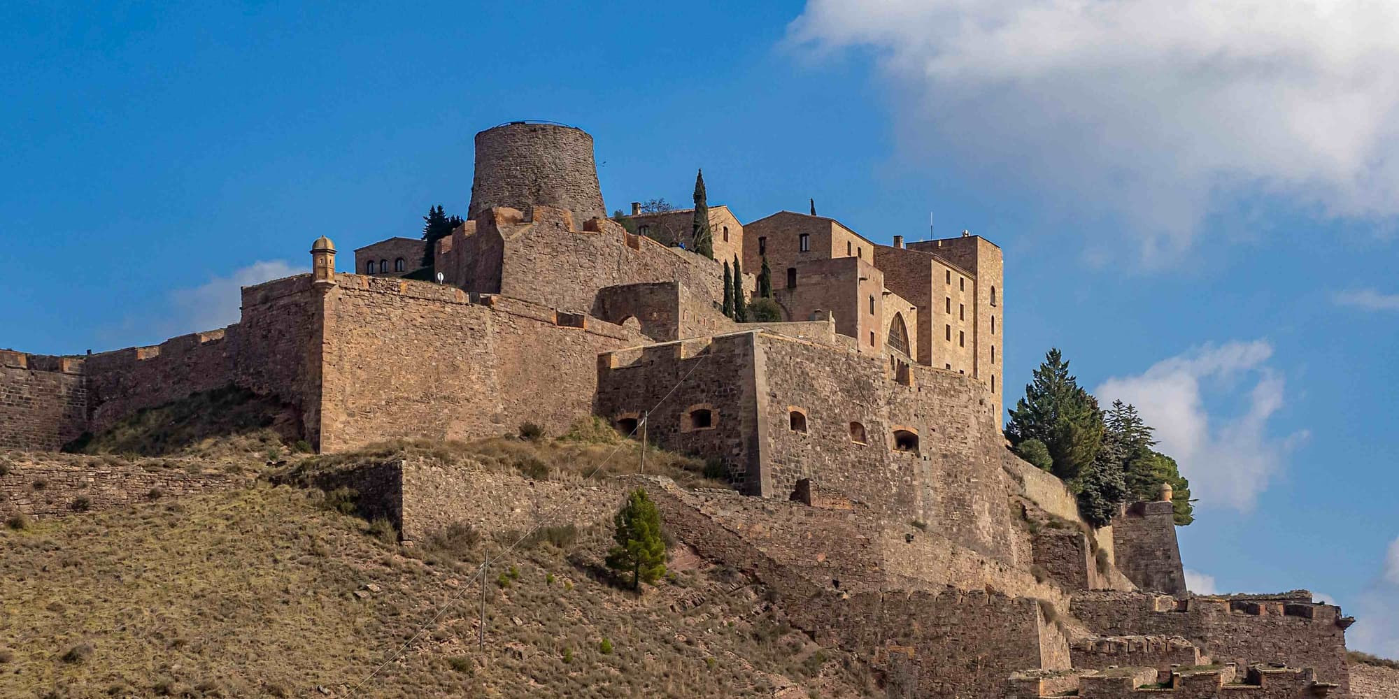 DÍA 4 – RUTA MONUMENTAL Y MÍSTICA: DE SOLSONA A CARDONA