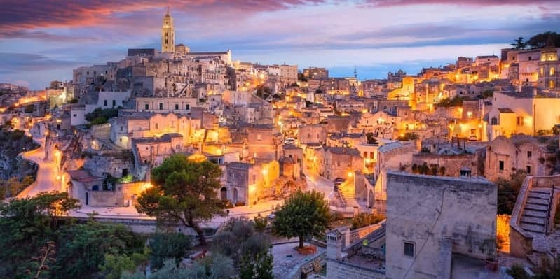 DZIEŃ 5 – CZWARTEK: NEAPOL – MATERA – BARI