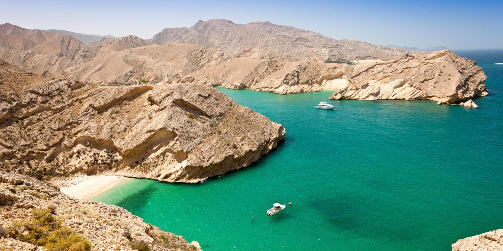 Jour 4 : Mascate – Quriyat – Wadi Shab – Finns – Bimah Sinkhole – Mascate 