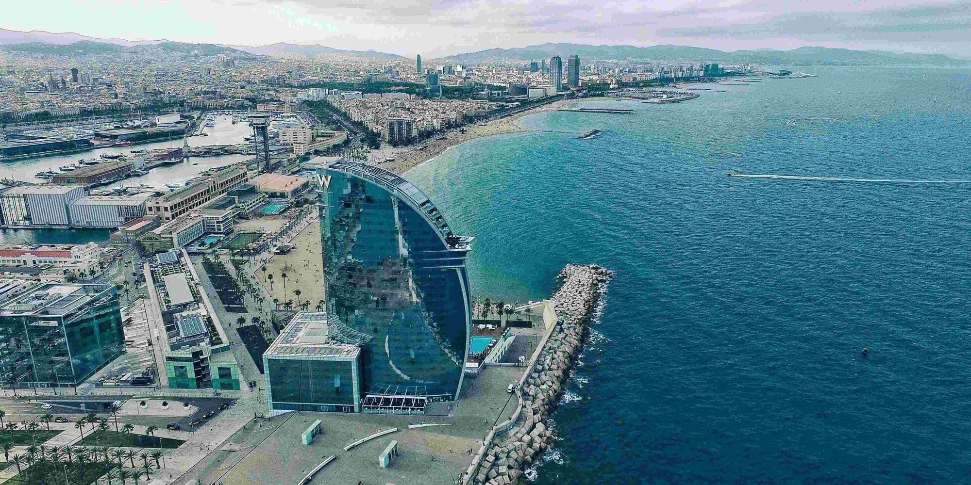 DÍA 1: LLEGADA A BARCELONA – BIENVENIDA MEDITERRÁNEA