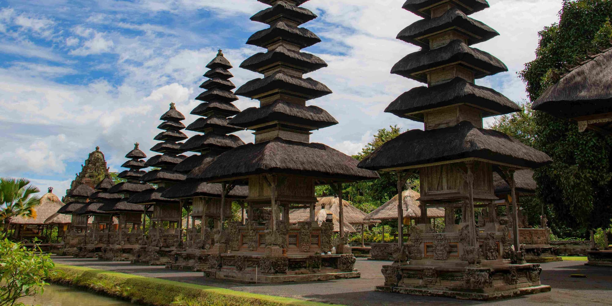 DÍA 4: VUELO A BALI Y CHECK-IN EN RESORT ADAPTADO