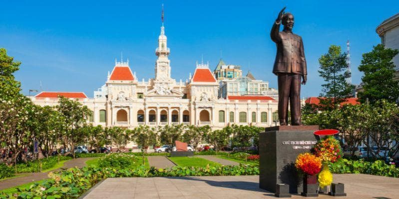 HUÈ / HO CHI MINH CITY  